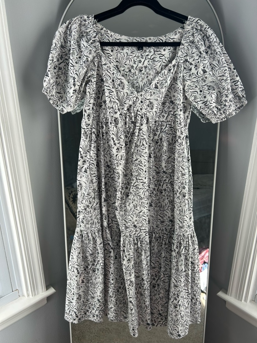 INC International Concepts Black & White Floral Puff-Sleeve Midi Dress